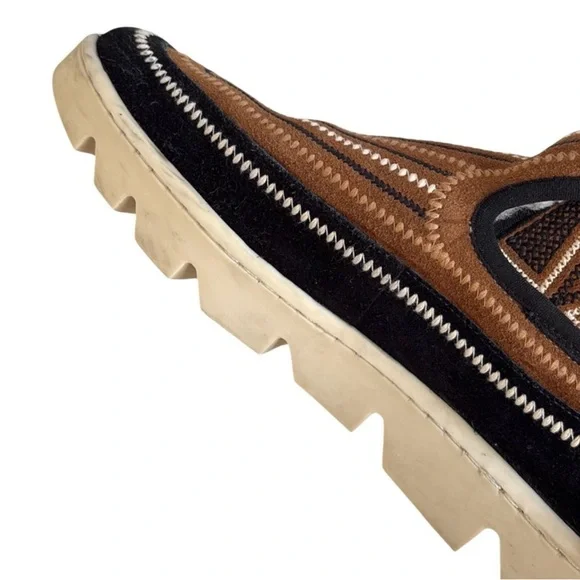 Bernardo Leather and Sheepskin Drea
Embroidered Booties Brown Black Size 7 EUC - Picture 8 of 9